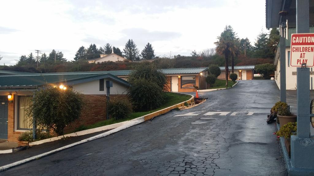 Blue Coast Inn & Suites Brookings Exterior photo